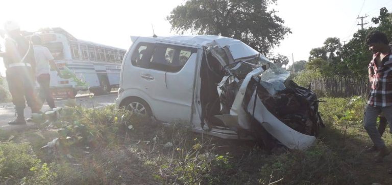 விபத்துக்குப் பஞ்சமில்லை : இயக்கச்சியில் டிப்பர் மற்றும் கார் மோதி விபத்து